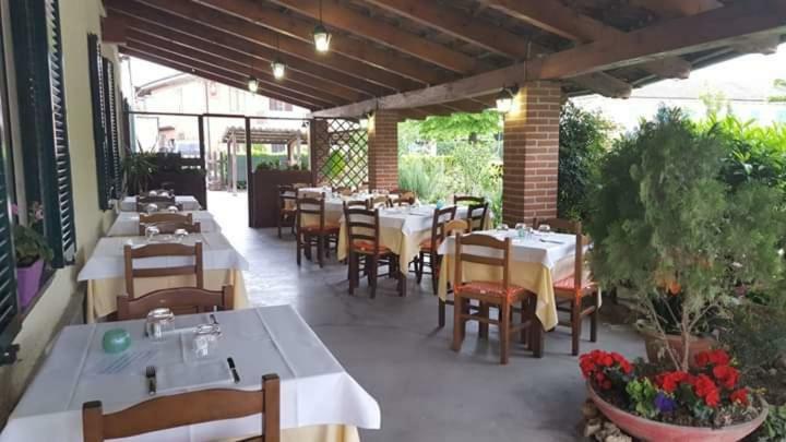 Locanda Della Luna Rossa Calosso Exteriör bild